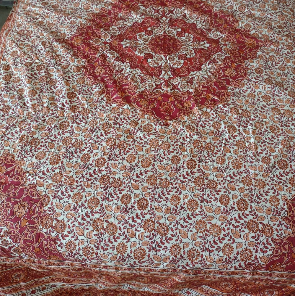 Comforter medallion exotic motif Reversible stripes red